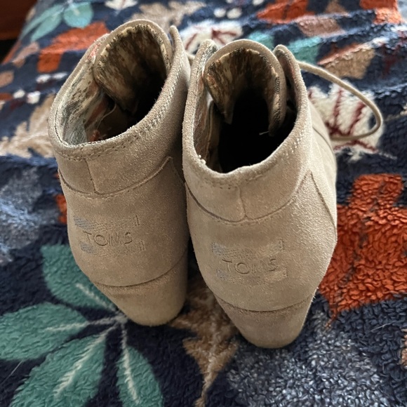 Toms Boots - Picture 2 of 4